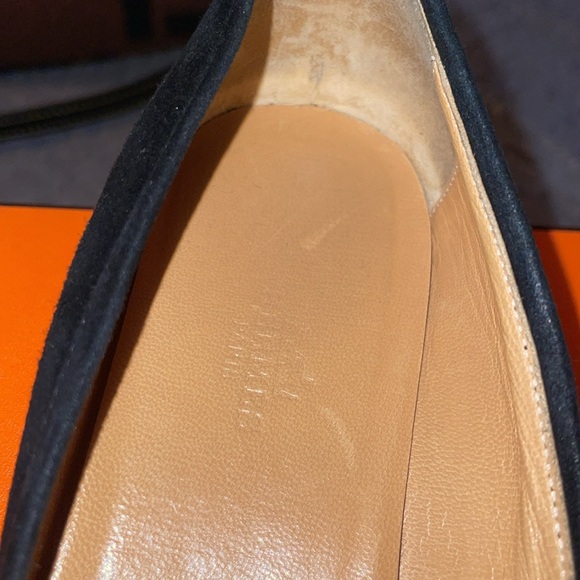 Hermes preloved loafers great condition black velvet size 38 1/2 beautiful pair - Picture 4 of 8